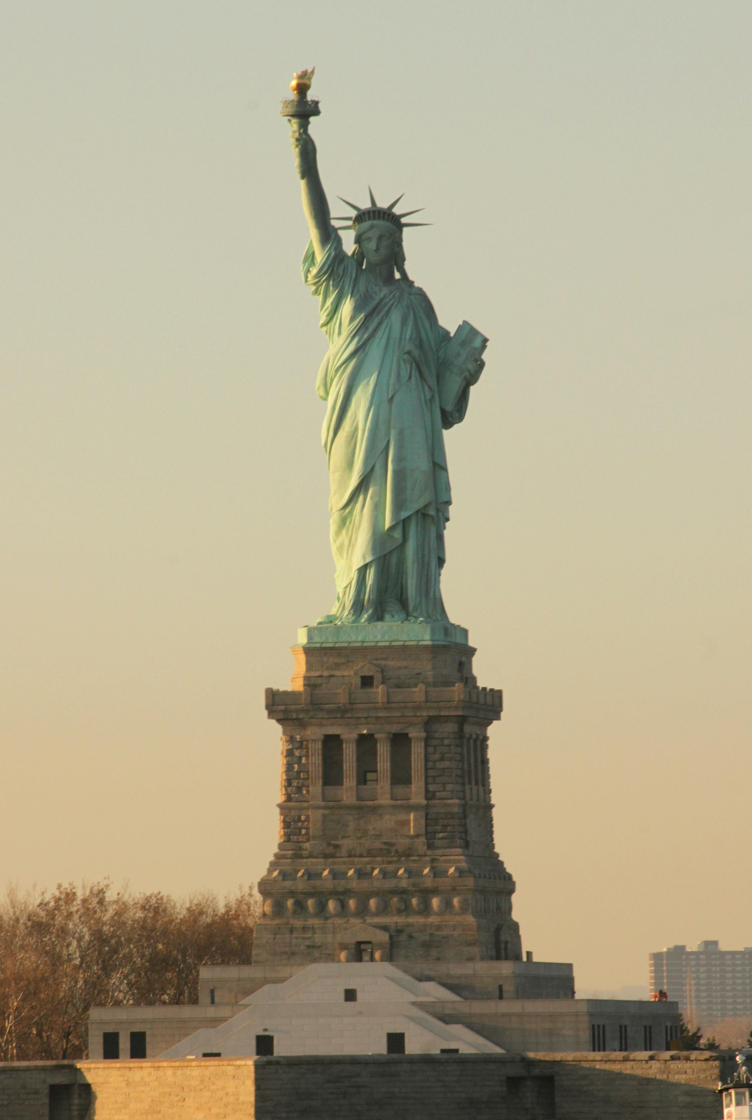 Discover NYC Landmarks: Top Attractions and Hidden Gems